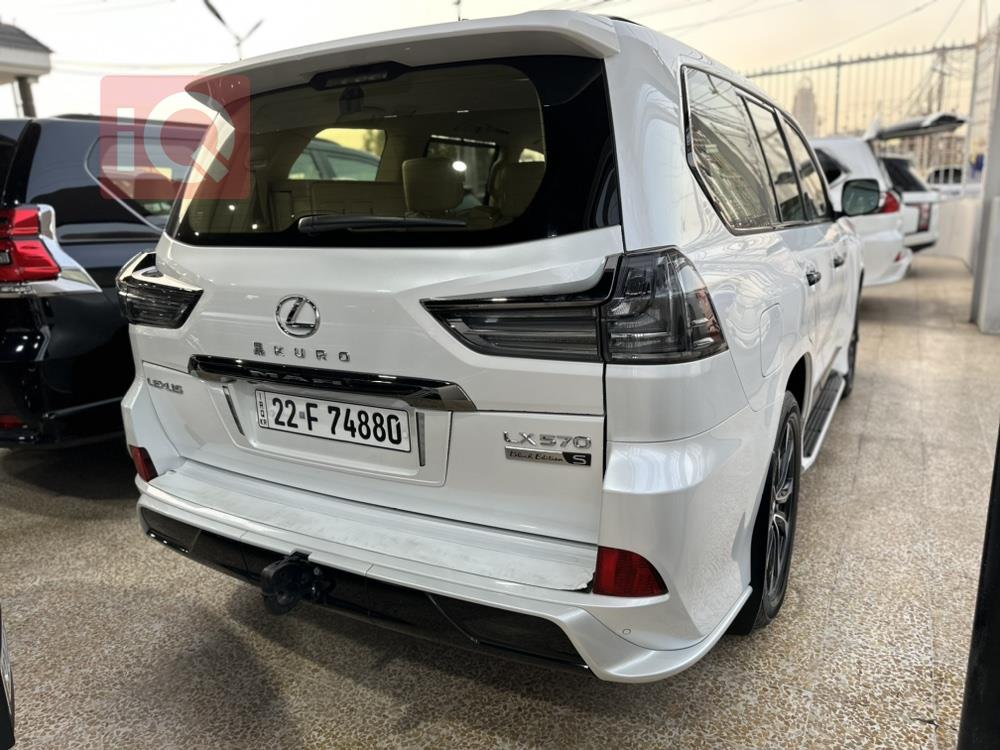 Lexus LX